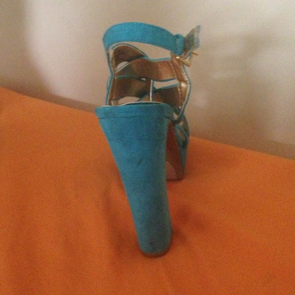 Shoe - Picture 4 of 4