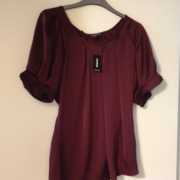 Beautiful loose fit Express top