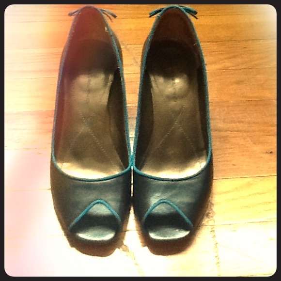 Bandolino sz 7 wedge heels