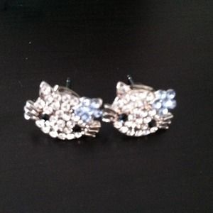 hello kitty stud earrings with blue flower bow
