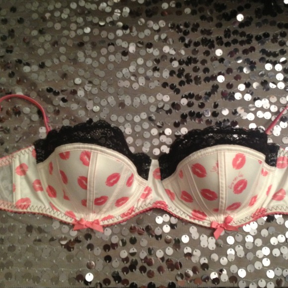Victoria Secret sexy little things bra. NWT 34C
