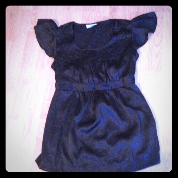 Maternity dressy shirt. Subtle sparkly front.