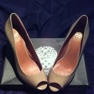 Vince camuto size 8 peep toe nude heels worn once