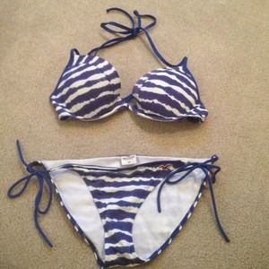HOLD 🚫🚫🚫Hollister bra top striped bikini