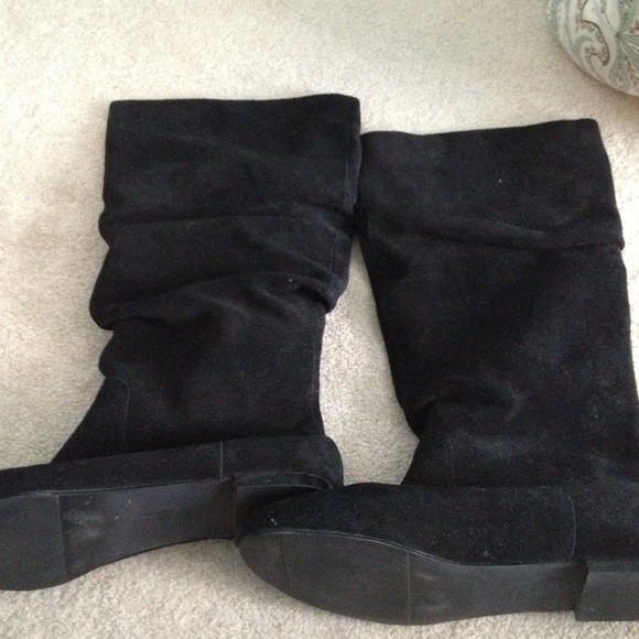 SOLD in bundle!!  Black suede boots