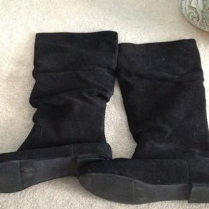 SOLD in bundle!!  Black suede boots