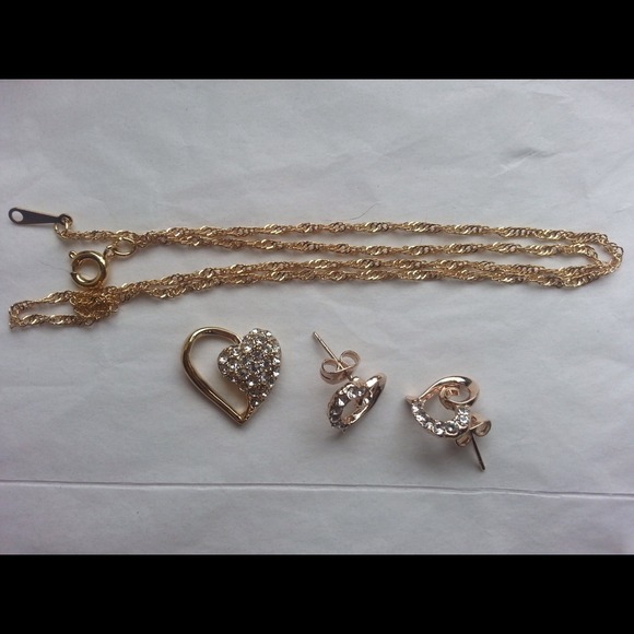 Gold swarovski earrings necklace 💞💖💘 for v-day