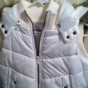 NWOT white vest with fur collar.