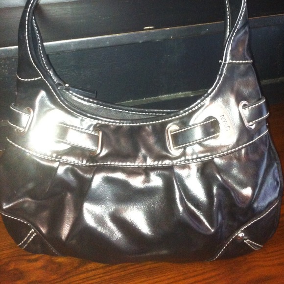 🔴⬇💥NY&C BLACK PATENT LEATHER HANDBAG💥