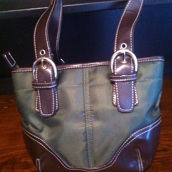 🔴⬇Adorable canvas & patent leather handbag💚