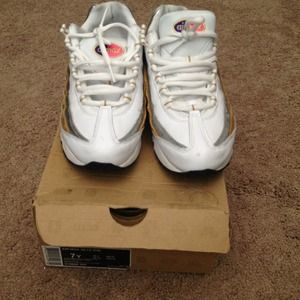 Very cute white metallic gold/silver Air Max '95s