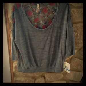 BUNDLE💋Gray floral print and white top