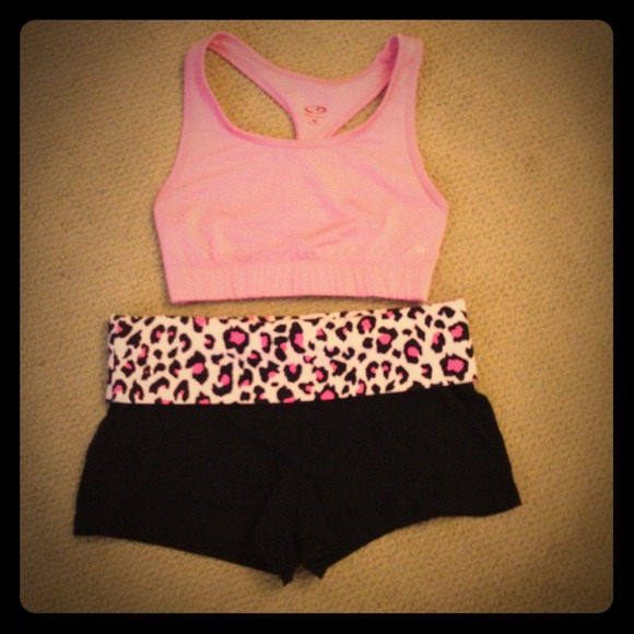 ❌❌sold❌❌Pink sports bra with pink cheetah yoga