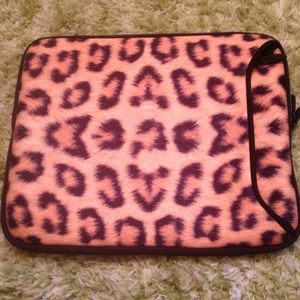 Leopard print laptop sleeve/protective soft case.