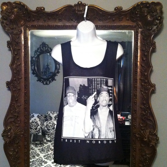biggie and tupac tank top 25$
