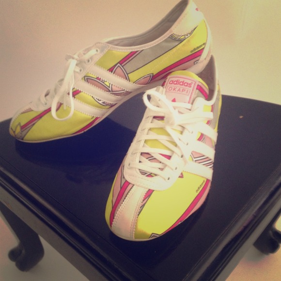 Rate Adidas Okapi Trefoil Neon Sz 8.5