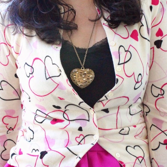 Forever 21 Gold Heart Pendant Necklace - Picture 4 of 4