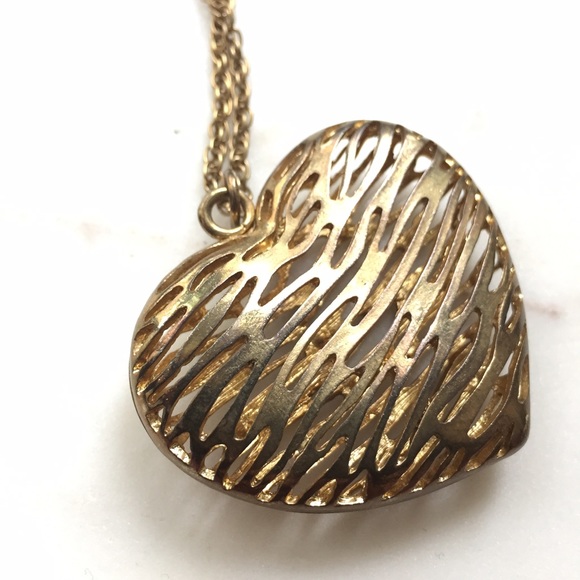 Forever 21 Gold Heart Pendant Necklace - Picture 3 of 4