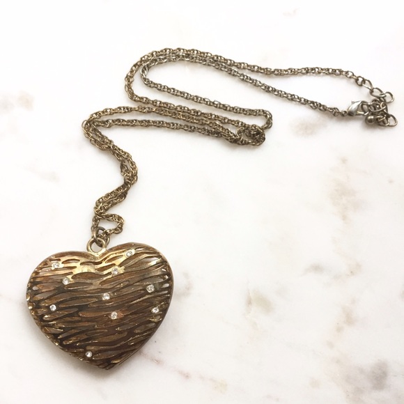 Forever 21 Gold Heart Pendant Necklace - Picture 2 of 4