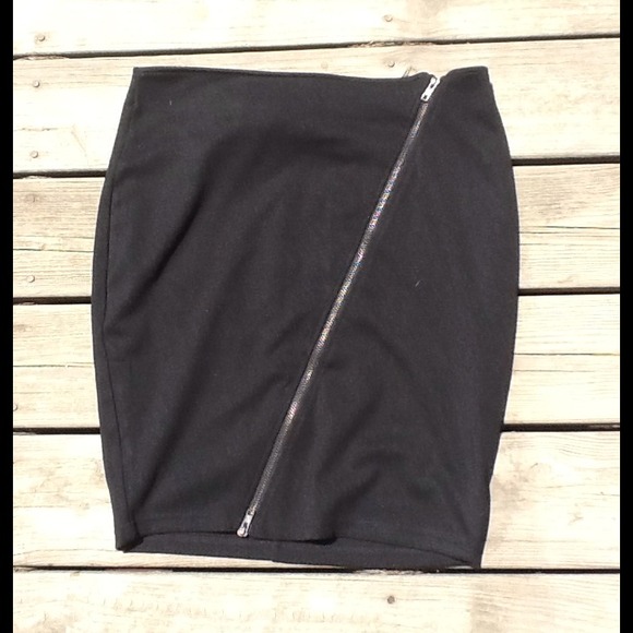 SOLD❤Black plus size zipper skirt