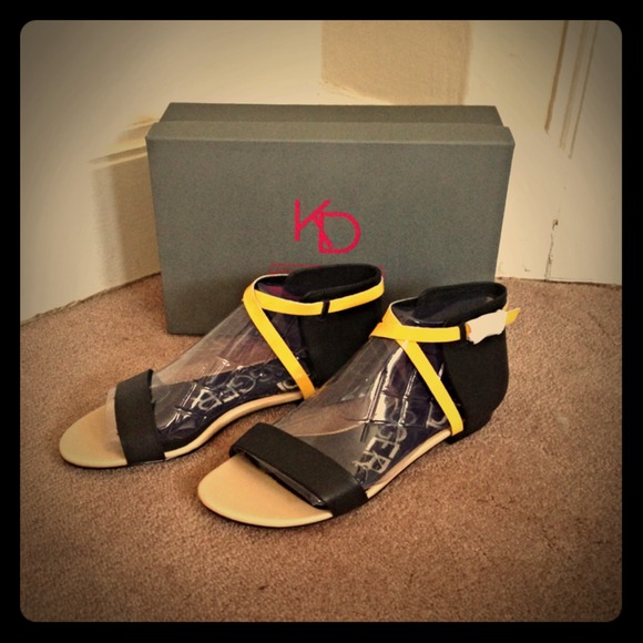 BNIB Auth Kelsi Dagger Sandal