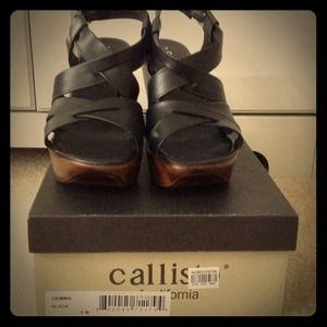 Very lightweight Callisto platform sandals!!
