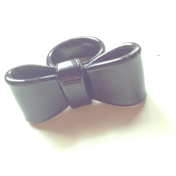 Black bow ring