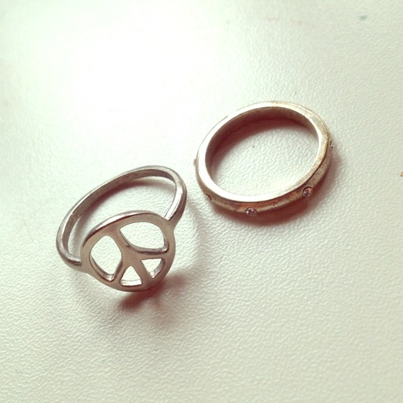 2 PACK PEACE SIGN AND STUDED RING