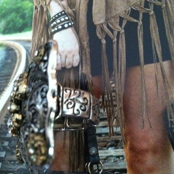 Ring - Picture 3 of 4