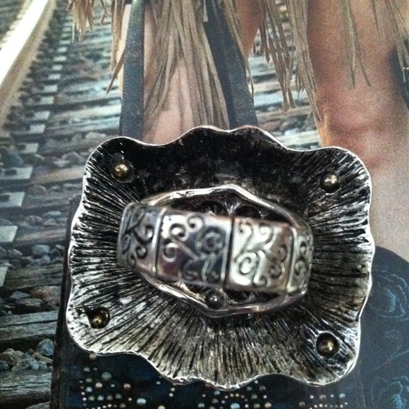 Ring - Picture 4 of 4
