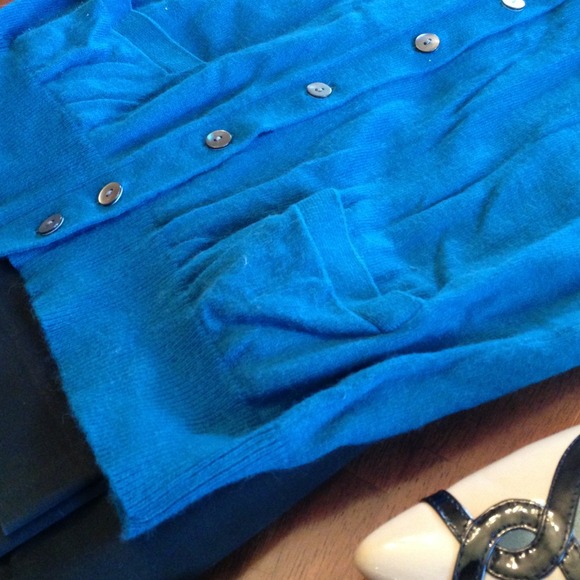 Lady like dark teal cardigan.SOLD in bundle - Picture 2 of 4