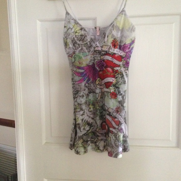 Adorable wearable art top.