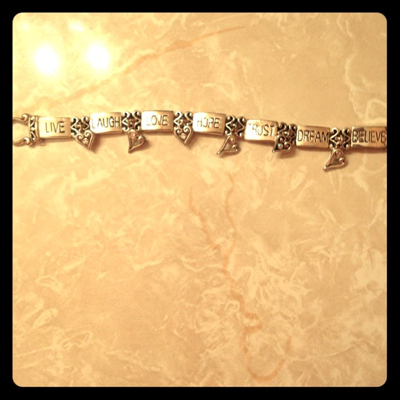 Inspirational bracelet with hearts and clasp