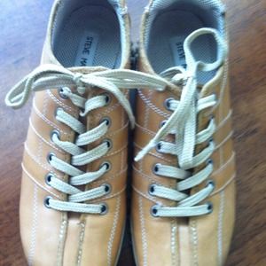 Steve Madden Oxfords. Look like new!
