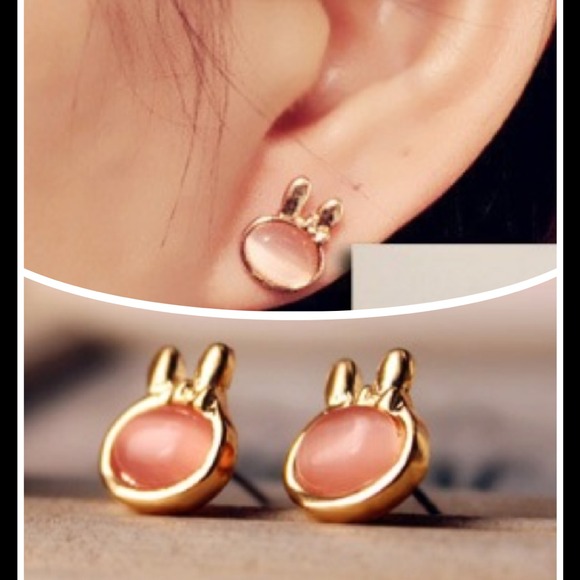 Earring - Picture 1 of 1