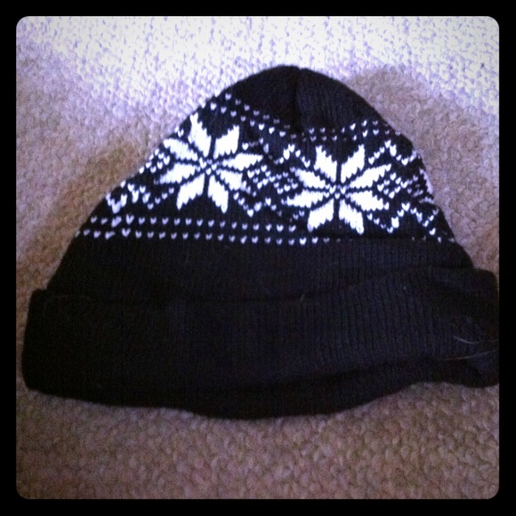 Black winter hat.