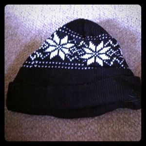 Black winter hat.