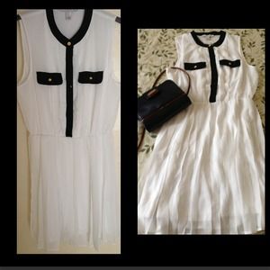 Sailor ivory/black pleated sleeveless dress
