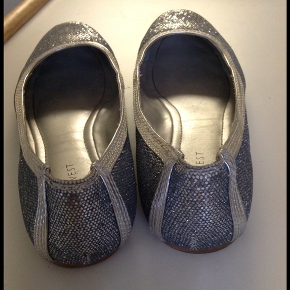 Sold@Jlwitty Price cut! Sequin Nine West Flats - Picture 2 of 4
