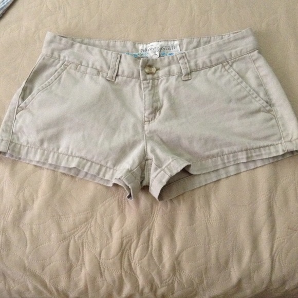 Beige short shorts