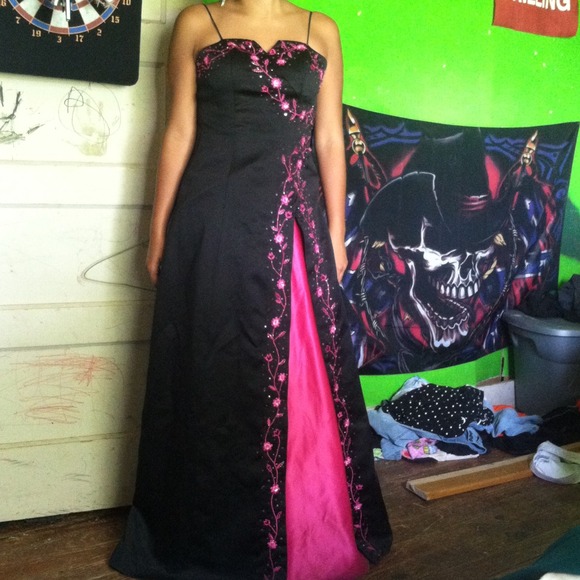 Prom dress - Picture 1 of 1