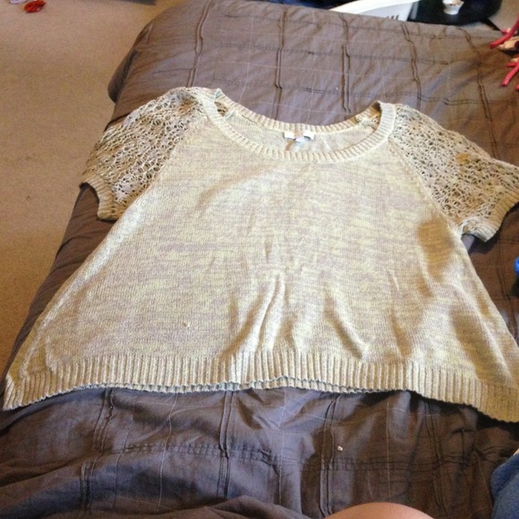 ❌❌SOLD❌❌ Delia's crop top ❌reduced!!❌