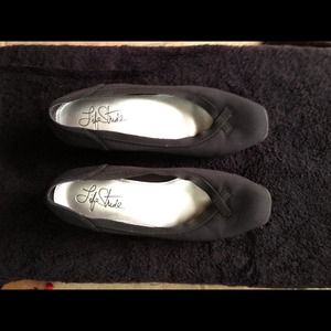 Black low heel pumps!