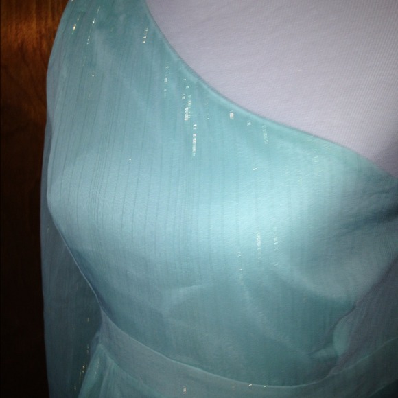 Beautiful Off The Shoulder Shirt - Picture 2 of 4