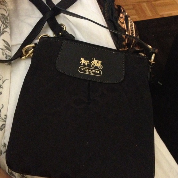 Coach signature cross body- black