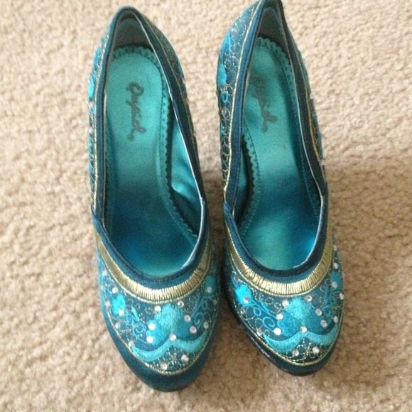 Aladdin style wedges