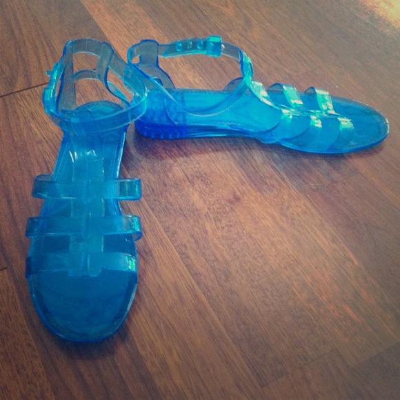 Cute jelly sandals!