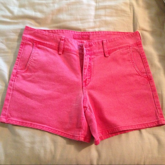 High waisted coral Levi shorts. Like new! - Picture 1 of 2