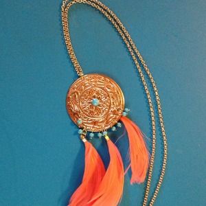 Body central necklace