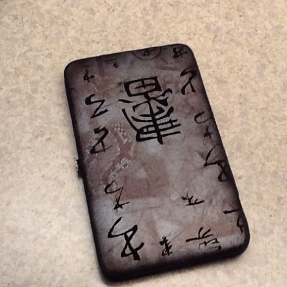 Clutch/hard case wallet